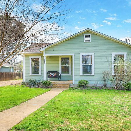 Villa Charming Bungalow With Spa! Close To Main St! Fredericksburg Exterior foto